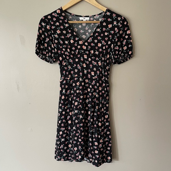 BP Floral Deep V Dress with Short Sleeves - Picture 2 of 6